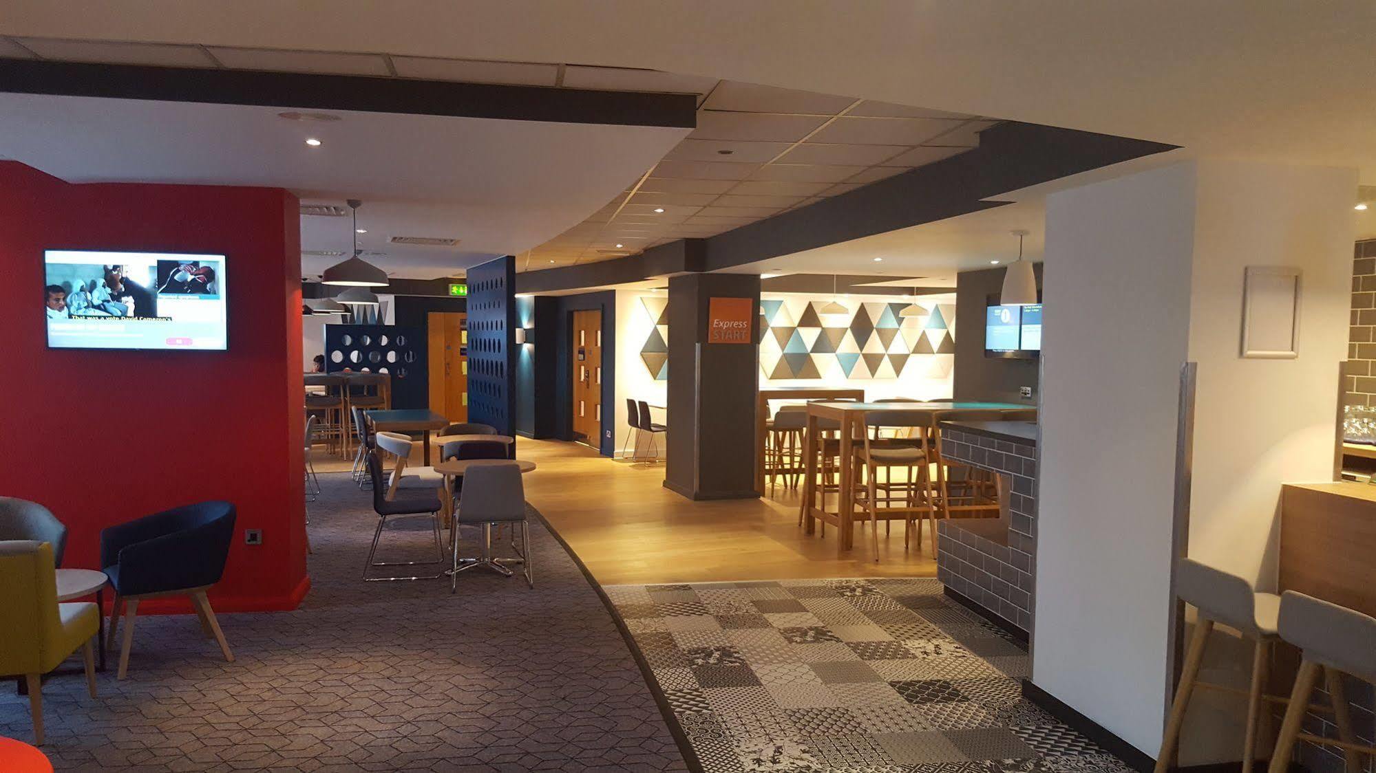 Holiday Inn Express Portsmouth Gunwharf Quays By Ihg Kültér fotó